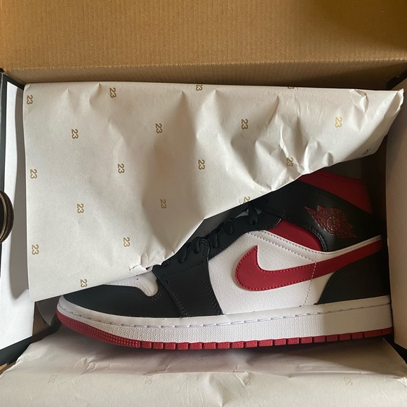 Air Jordan 1 Mid Gym Red-Black - Picture 1 of 4
